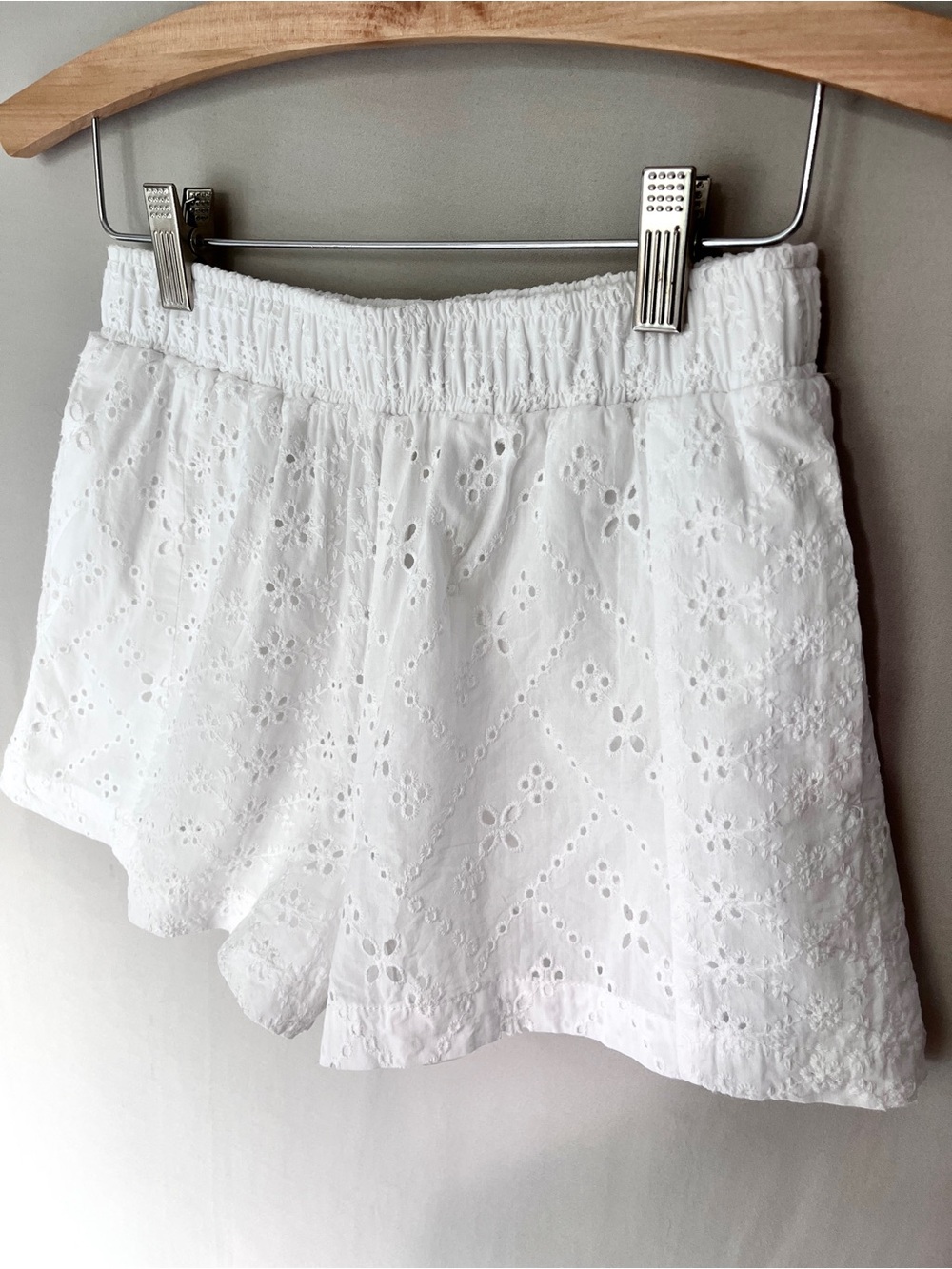 Thread & Supply Cotton White Eyelet Elastic-Waist Short with Pockets • Size XS
